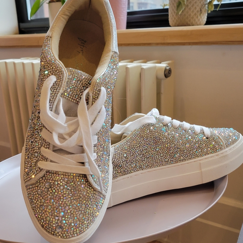 BN Betsy Johnson Sparkle Sneakers Sz 9